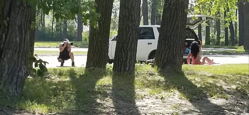 Фотосессия резиновый подруги на природе