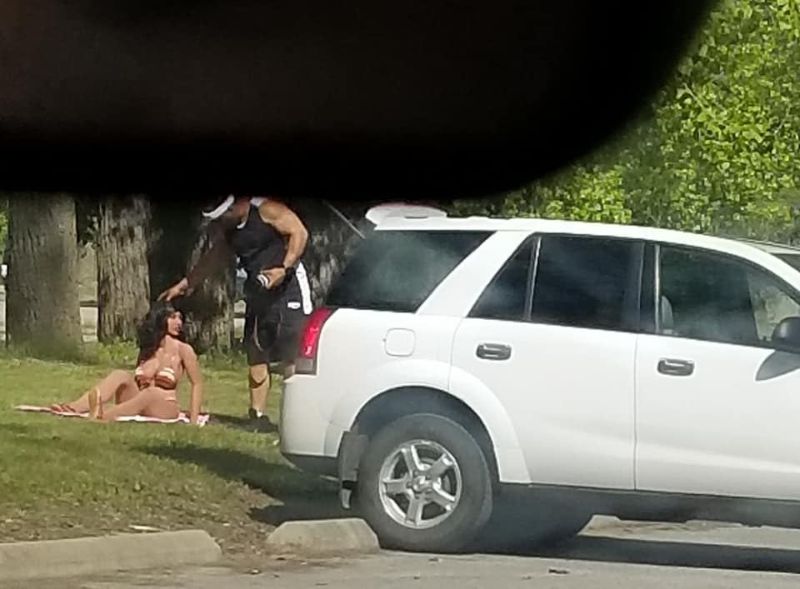 Фотосессия резиновый подруги на природе