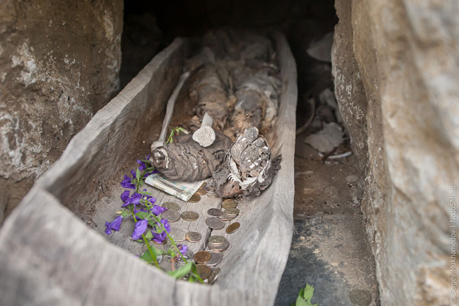 Экскурсия в город 10 000 мертвецов (20 фото)