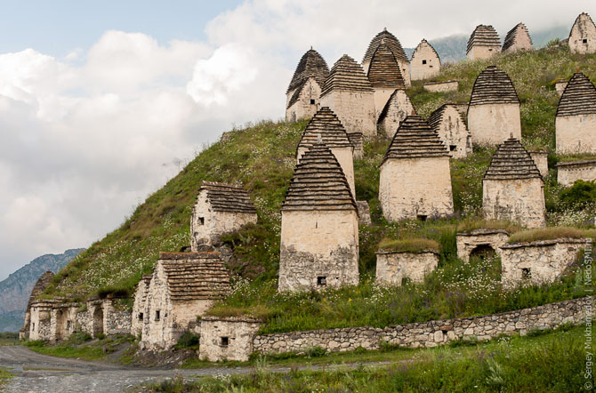 Экскурсия в город 10 000 мертвецов (20 фото)