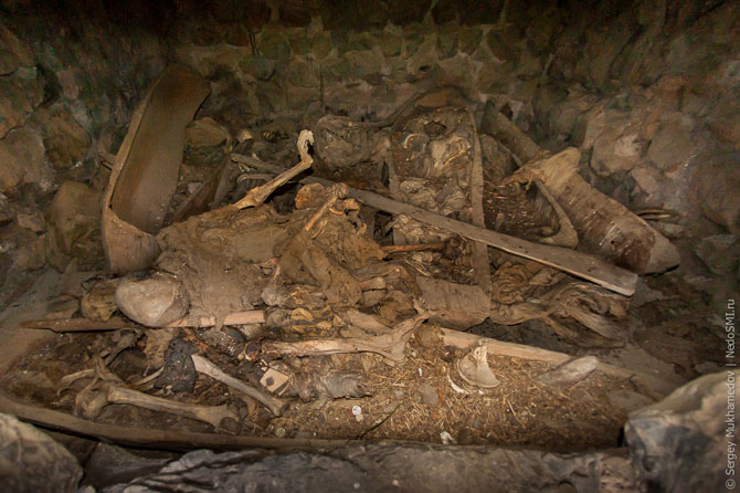 Экскурсия в город 10 000 мертвецов (20 фото)
