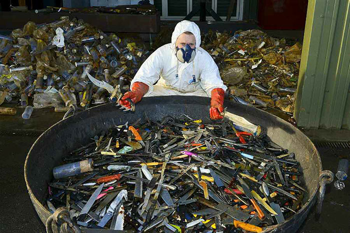 Ангел из 100 тысяч ножей от британского скульптора