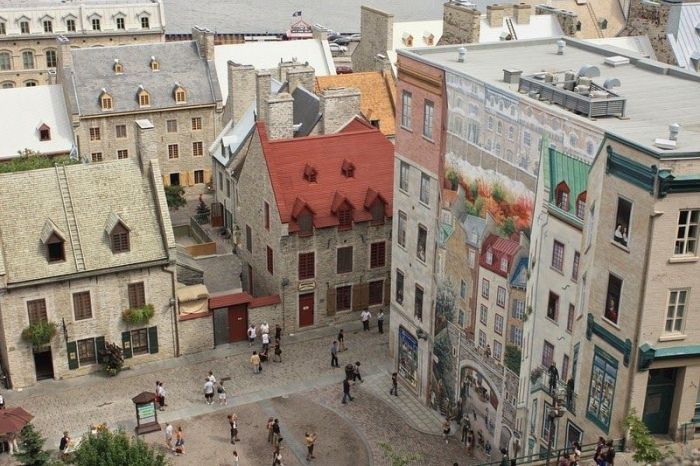 Красивые муралы на улицах Квебека