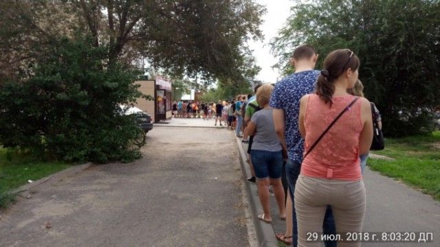 В Волгограде выстроилась огромная очередь за пиццей по акции