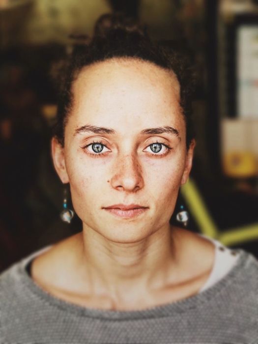 Удивительные фотопортреты, сделанные на смартфон с использованием нехитрой осветительной установки
