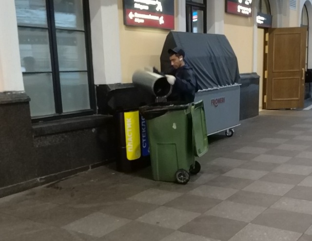 Контейнеры для раздельного сбора мусора в Санкт-Петербурге