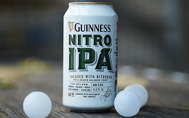 Зачем в банки с пивом Guinness добавляют пластиковый шарик?