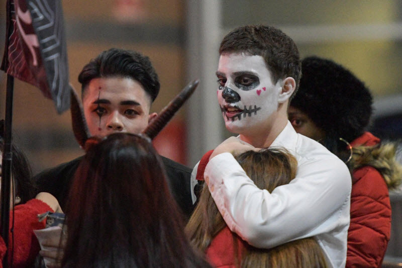 Британская молодежь заранее начала отмечать Хэллоуин