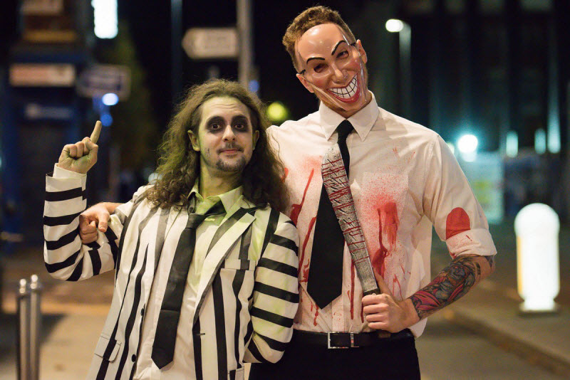 Британская молодежь заранее начала отмечать Хэллоуин