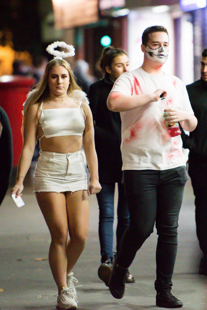 Британская молодежь заранее начала отмечать Хэллоуин