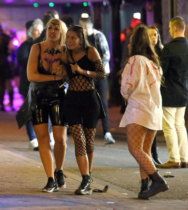 Британская молодежь заранее начала отмечать Хэллоуин