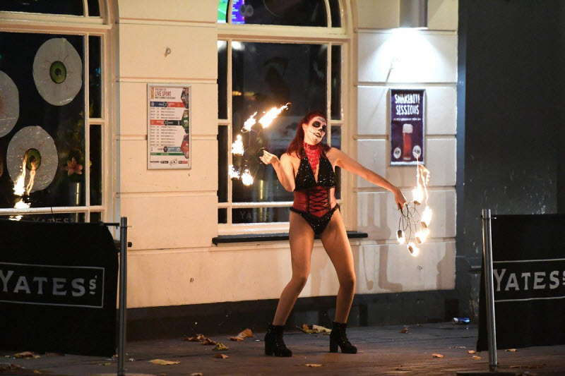 Британская молодежь заранее начала отмечать Хэллоуин