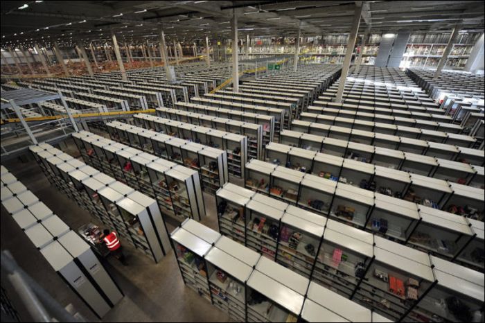 Склад интернет-магазина Amazon (10 фото)