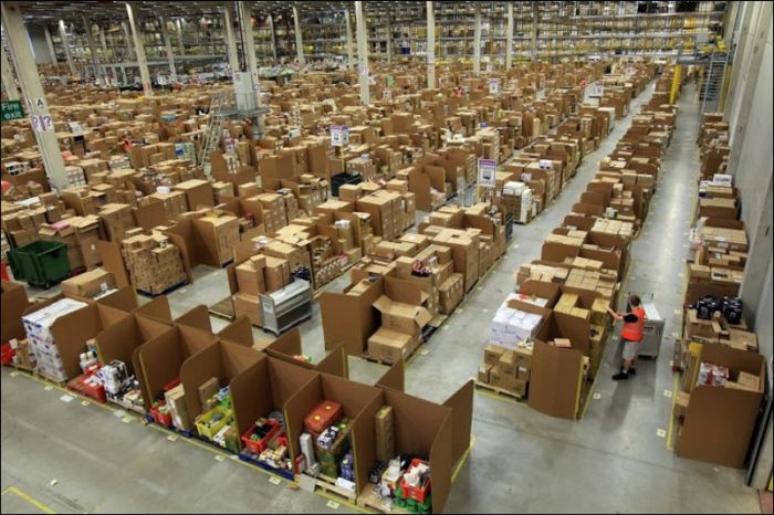 Склад интернет-магазина Amazon (10 фото)