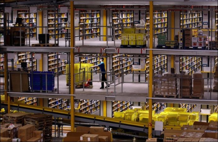 Склад интернет-магазина Amazon (10 фото)