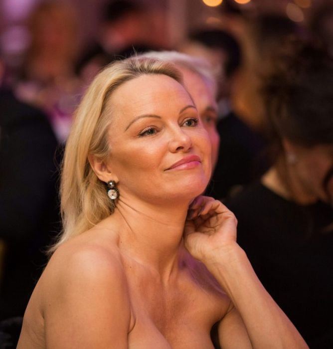 Памела Андерсон помолодела и стала менее узнаваемой