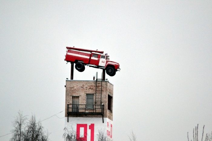 Автомобили, оказавшиеся в самых необычных местах
