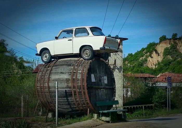 Автомобили, оказавшиеся в самых необычных местах