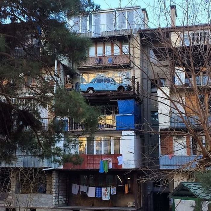 Автомобили, оказавшиеся в самых необычных местах