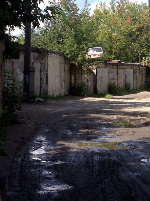 Автомобили, оказавшиеся в самых необычных местах