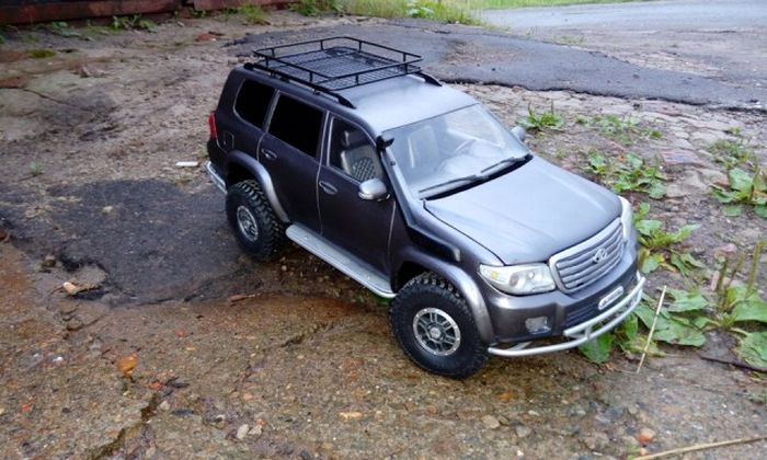 Внедорожник Toyota Land Cruiser 200 своими руками