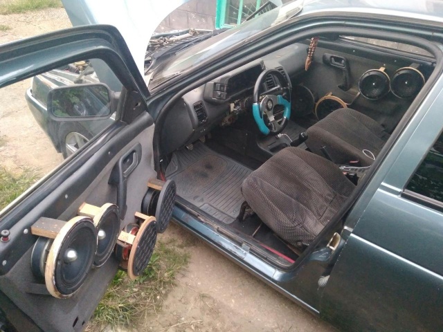 Суровый тюнинг автозвука